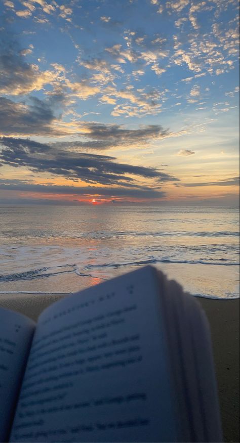 outer banks | beach | reading Reading Nature Aesthetic, Skyler Core Aesthetic, Zoeycore Aesthetic, Charliecore Aesthetic, Emery Aesthetic, Aesthetic Reading Pictures, Beach Vision Board, Reading On The Beach Aesthetic, Reading At Beach