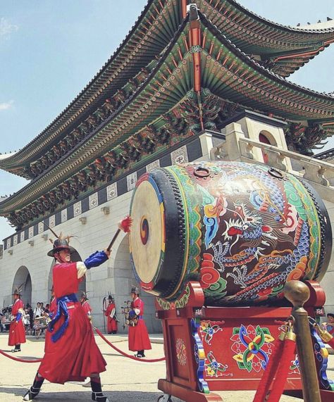 Korean Historical Aesthetic, Ancient Korea Aesthetic, Korean Culture Aesthetic, South Korea Traditional, South Korean Culture, Aesthetic South Korea, South Korea Culture, Korea Culture, Korea Street