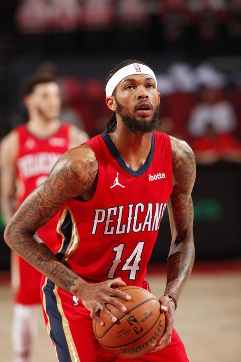 Wallpapers Basketball, Pelicans Basketball, Guy Aesthetic, Action Photos, Brandon Ingram, Portland Trail Blazers, Nba Wallpapers, Basketball Leagues, Portland Trailblazers