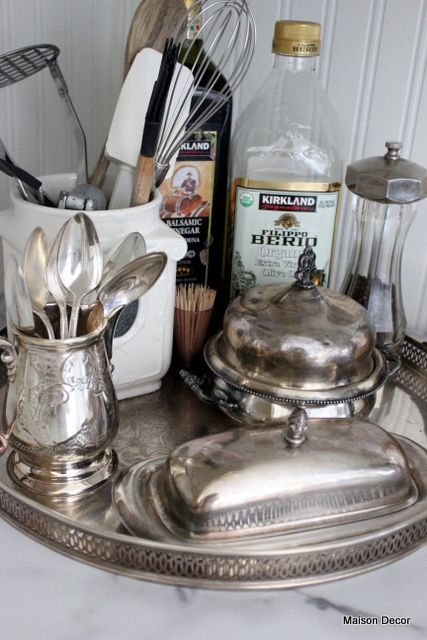 Decorating with Silver - great post on ways to use your silver collection - Amy Chalmers, via Maison Decor 8 Bandeja Bar, Powder Room Sink, Silver Display, Silver Trays, Silver Decor, Vintage Silverware, Angkor, Silver Pieces, Spring Cleaning