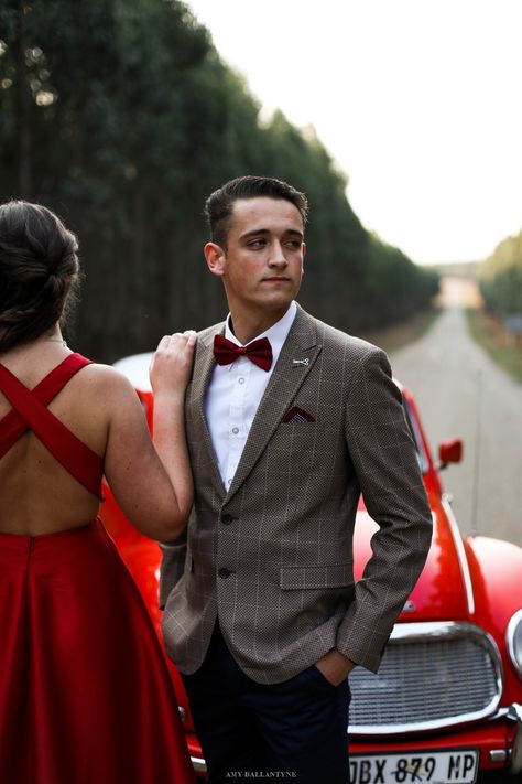 Industrial Prom Photoshoot, Matric Dance Poses Ideas, Prom City Photoshoot, Mx Farewell Photos, Matric Fairwell Photoshoot Ideas, Homecoming Dance Photo Ideas, Matrick Fairwell Photoshoot, Men Prom Poses, Male Prom Photoshoot