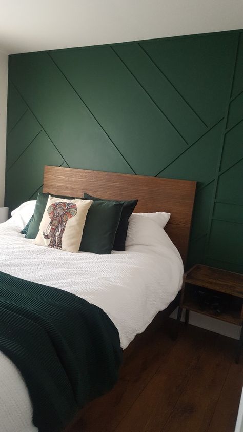 Hunter Green And Wood Bedroom, Emerald And Sage Green Bedroom, Jewel Tone Accent Wall Bedroom, Dark Green Decor Bedroom, Beige And Forest Green Bedroom, Bedroom Dark Green Bed, Bedroom Design Dark Green, Dark Green And Sage Bedroom, Dark Green Bedroom Aesthetic Ideas