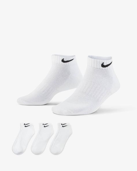 Power through your workout with the Nike Everyday Cushioned Socks. The thick terry sole gives you extra comfort for footdrills and lifts, while a ribbed arch band wraps your midfoot for a supportive feel. Shown: White/Black Style: SX7670-100 Black Style, Christmas List, Black Fashion, White Black, White And Black, Arch, Socks, Train, Nike