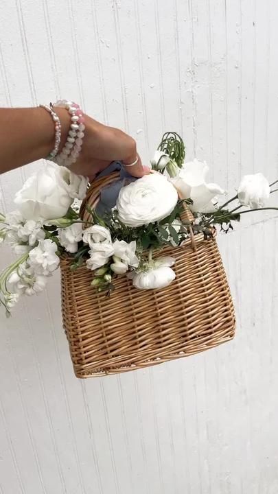 Wicker Basket Bridesmaid, Bridesmaids Floral Baskets, Bridesmaids Bouquet Baskets, Bridal Bouquet Basket, Wedding Bouquet Basket, Bridesmaid Flower Basket Bouquet, Flower Girl Basket With Flowers, Bouquet Basket Flowers, Diy Flower Basket Wedding