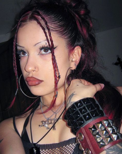 maybematea Easy Gothic Hairstyles, 90s Alternative Hairstyles, 90s Goth Hair, Edgy Updo Hairstyles, Rockstar Hairstyles, Edgy Updo, 90s Grunge Hair, 6th Form, Concert Hairstyles