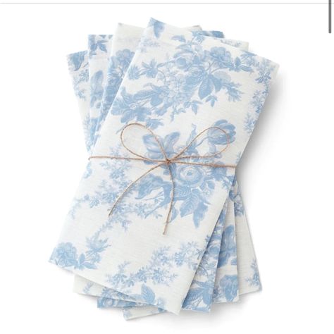 Linen Napkin Set Adds The Sweetest Touch To Any Table With Our Favorite Heirloom Floral Print. Measuring 22"* 22", These Classic Tabletop Accessories Come In Packs Of 4 Details 100% Linen Set Of 4 Nwtags Table Floral Decorations, Wedding Reception Table Decorations, Blue Bridal Shower, Blue Napkins, Bridal Luncheon, Lace Table Runners, Printed Napkins, Lace Table, Wedding Reception Tables