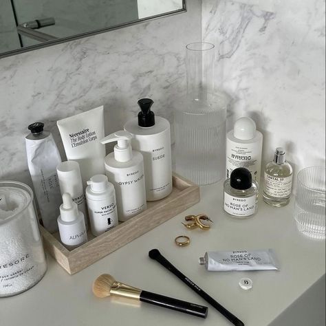 Vision Board Photos, Beauty Must Haves, Bathroom Inspo, Beauty Favorites, Skincare Ingredients, Clean Beauty, Future House, Clear Skin, Skincare Routine