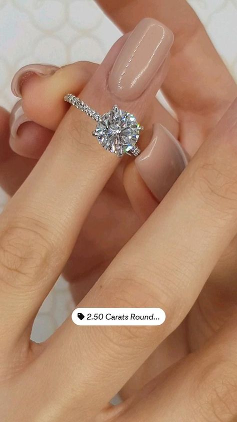 Circle Engagement Rings, Rings Cute, Big Engagement Rings, Pretty Engagement Rings, Dream Wedding Ring, Favorite Engagement Rings, Boda Mexicana, Cute Engagement Rings, Engagement Ring Inspiration