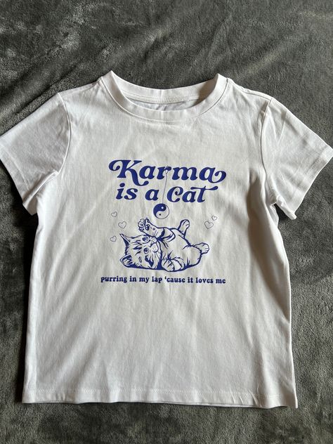 Karma is a cat girls tshirt ❤️ #taylorswift #etsy Karma Is A Cat, Taylor Swift Tshirt, Cat Purr, Cat Kids, Celebrity Style Red Carpet, Cat Girl, Kids Tops, Infant Tees, Girls Tshirts