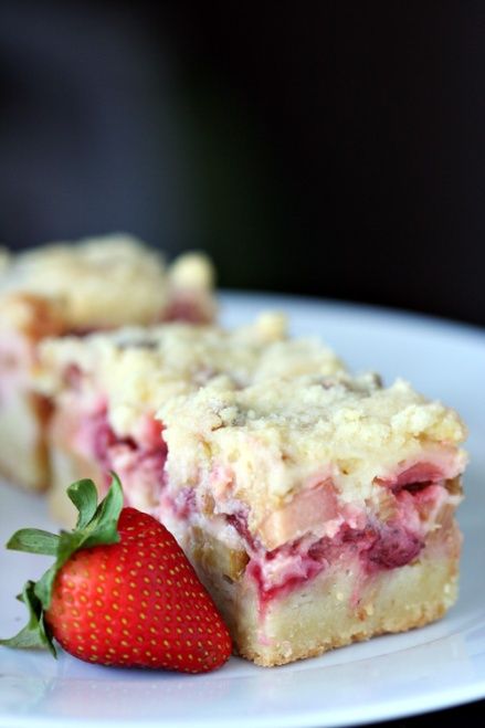 Strawberry Rhubarb Bars, Strawberry Rhubarb Recipes, Rhubarb Bars, Cream Cheese Bars, Crumb Bars, Rhubarb Desserts, Cheese Bar, Rhubarb And Custard, Rhubarb Recipes