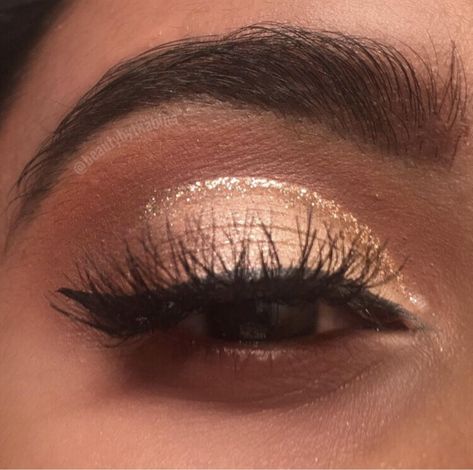 Cut Crease Hooded Eyes, Glitter Cut Crease Makeup, Semi Cut Crease, Gold Cut Crease, Gold Glitter Eyeshadow, Maquillage Yeux Cut Crease, Eye Makeup Cut Crease, Prom Makeup Tutorial, Ball Makeup