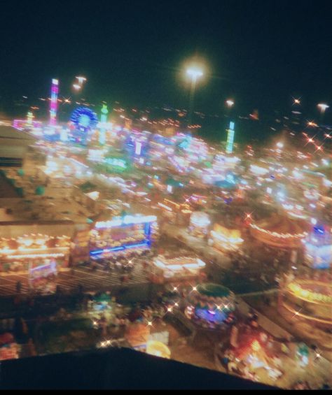 Showtime Aesthetic, 80s Carnival, Carnival Night, Night Carnival, Carnival Astethic, Carnival Core, Carnival Date Aesthetic, Summer Fair Aesthetic, Dark Carnival Aesthetic