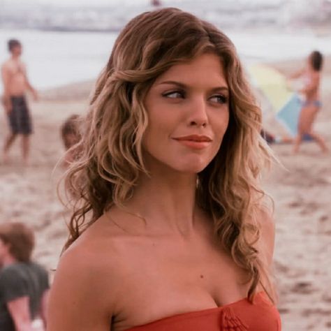 90210 • naomi clark • annalynne mccord Naomi Clark Hair, 90210 Naomi, Annalynne Mccord Hair, Naomi Clark, Annalynne Mccord, Child Actresses, Pretty Little Liars, Gilmore Girls, Perm