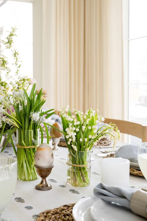 Your Hosting Guide for Easter Entertaining - Studio McGee Easter Hosting, Styling Essentials, Pan Seared Chicken Breast, Spring Salad Recipes, Egg Shop, Seared Chicken Breast, Easter Entertaining, Setting The Table, Small Glass Vases