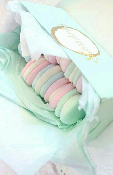 Pastel Girls Room, Macaroon Wallpaper, Pastel Cottage, Breakfast Pictures, Mint Aesthetic, Pastel Cakes, Bottomless Brunch, Red Green Christmas, Spring Pastels