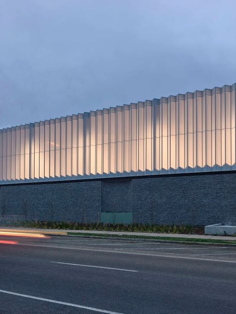 Kosloff Architecture, Derek Swalwell · Delacombe Stadium · Divisare Gym Facade, Gymnasium Architecture, Translucent Wall, Factory Architecture, Warehouse Design, Passive Design, School Gym, Industrial Architecture, The Local Project