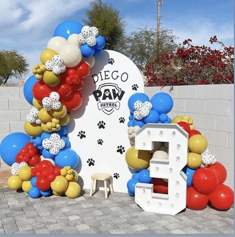 Paw Patrol Garland, Paw Patrol Cake Table, Paw Patrol Sweet Table Ideas, Paw Patrol Balloon Decorations, Paw Patrol Modern Party, Paw Patrol Backdrop Ideas, Paw Patrol Balloon Arch, Paw Patrol Welcome Sign, Paw Patrol Birthday Balloon Garland