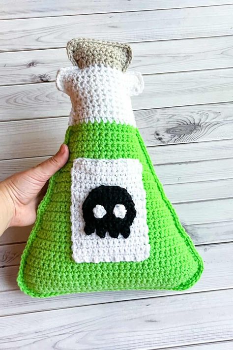 Crochet Potion Bottle Pattern - thecaffeinatedsnail.com Crochet Coffin Pattern Free, Halloween Crochet Pillow, Crochet Potion Bottle, Coffin Pattern, Crochet Skull Patterns, Crochet Decorations, Caron One Pound Yarn, Crochet Labels, Halloween Amigurumi