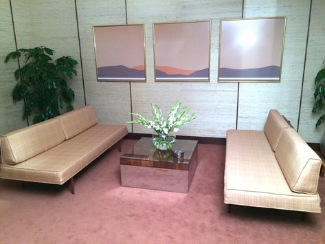 Modern Waiting Area, 80s Office, 80s Modern, 80s Interior Design, Halt And Catch Fire, 80s Interior, Generation Photo, 80s Decor, 80s Design