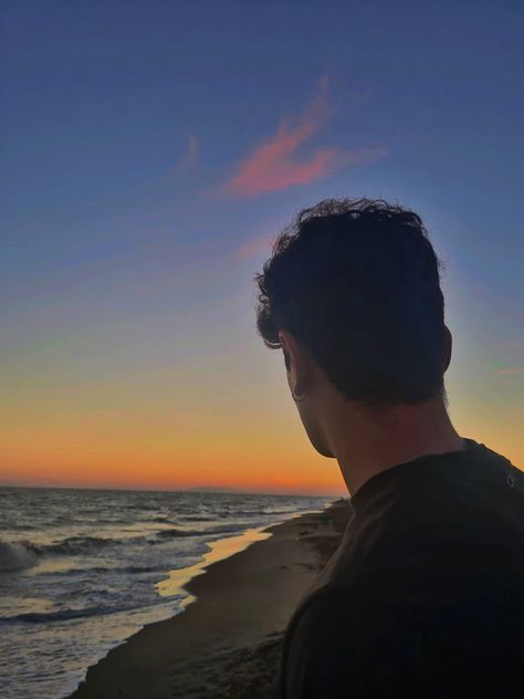 #love #boyfriend #sunset #aesthetic #coupleromantic Sunshine Boyfriend Aesthetic, Sunset Pics With Boyfriend, Sunset With Boyfriend, Watching Sunset With Boyfriend, Couple In Sunset Aesthetic, Watching The Sunset Couple