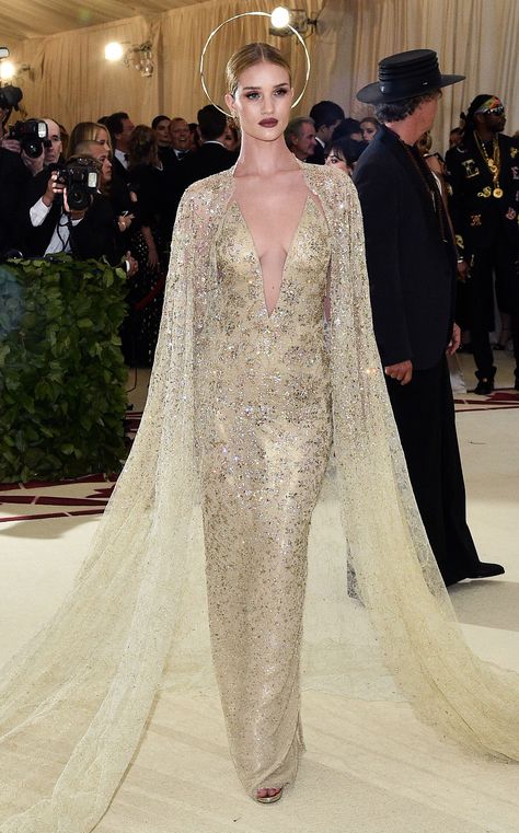 Rosie Huntington Whiteley Met Gala, Met Gala Outfits, Met Gala Dresses, Gala Dress, Heavenly Bodies, Gala Outfit, Event Fashion, Gala Fashion, Met Gala Red Carpet