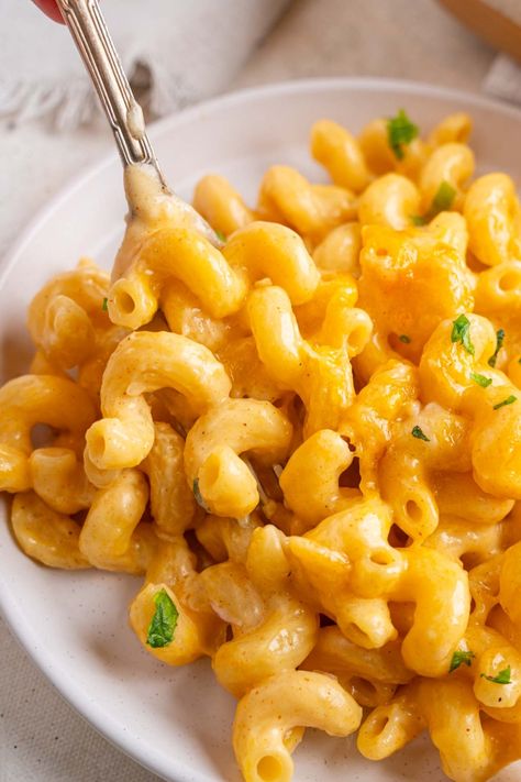 Tini's Mac And Cheese (Viral TikTok Recipe) Chef Tinis Mac And Cheese Recipe, Tini Mac And Cheese Recipe, Tinis Macaroni And Cheese Recipe, Tini Mac And Cheese, Tinis Macaroni And Cheese, Best Copycat Recipes, Best Mac And Cheese, Mac Cheese Recipes, Macaroni N Cheese Recipe