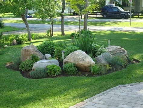 Large Yard Landscaping, Backyard Gardens, Pathway Landscaping, Landscaping With Boulders, Driveway Landscaping, Rock Garden Design, Beautiful Yards, Rock Garden Landscaping, Large Yard