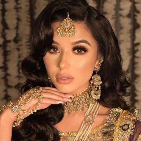 Instagram Pro, Asian Bridal Makeup, Desi Aesthetic, Traditional Indian Outfits, Asian Bridal, Indian Bridal Makeup, Bridal Hair And Makeup, Indian Wedding Dress, Asian Wedding