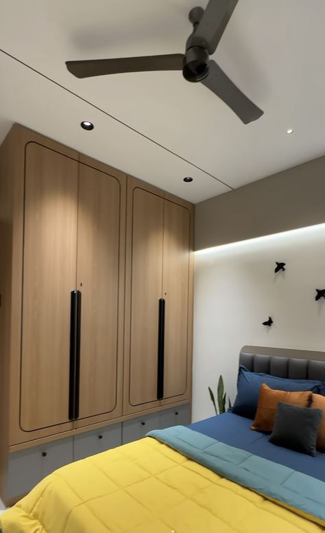 3 Shutter Wardrobe Design, Best Wardrobe Designs, Wardrobe Shutter Design, Interior Design Kitchen Contemporary, Interior Design Student, Modern Cupboard Design, Home Hall Design, Kids Room Interior Design, Wardrobe Door Designs