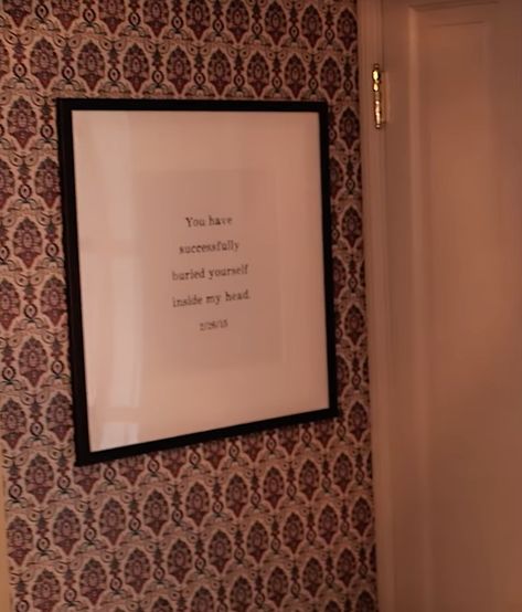 Taylor Swift's House Tour Reveals 19 Incredibly Cool Things She Keeps In Her Home Taylor Swift House, Taylor Swift And Calvin, Malibu House, The Grammys, Brooklyn Wedding, Taylor Swift Videos, Wall Decor Design, Cool Things, Celebrity Houses