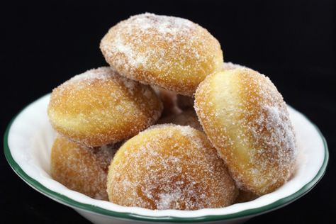 asiandoughnuts Chinese Donuts, Chinese Buffet, Homemade Doughnuts, Sweet And Sour Sauce, Think Food, Almond Cookies, Köstliche Desserts, Donut Recipes, Eat Smarter