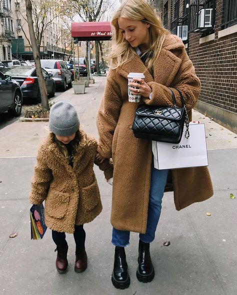 Mini Trend: Teddy Bear Coats for Wintertime :: This Is Glamorous Teddy Coat Street Style, Teddy Bear Coat Outfit, Teddy Bear Coats, Teddy Coat Outfit, Winter Workwear, Europe 2023, Winter Coat Outfits, Puffer Coats, Bear Coat