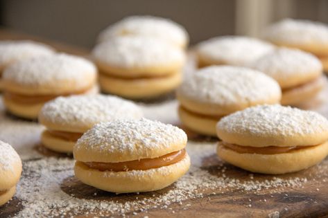 Soft, delicate, and light-as-a-feather. These Peruvian-style alfajores are sandwiched with with our creamy Dulce de Leche Caramel. (Gluten-Free) Peruvian Alfajores Recipe, Alfajores Recipe, Peruvian Desserts, Gerd Recipes, Cleaning Baking Sheets, International Desserts, Peruvian Food, Al Andalus, Peruvian Recipes