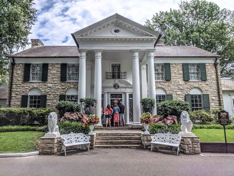 13 Reasons to Visit Graceland Even If You're Not an Elvis Fan Graceland Tennessee, Graceland House, Pink Palace Memphis, Things To Do In Memphis, Steelers Helmet, Elvis Presley House Graceland, Civil Rights Museum Memphis, Brooks Museum Memphis, Elvis Graceland