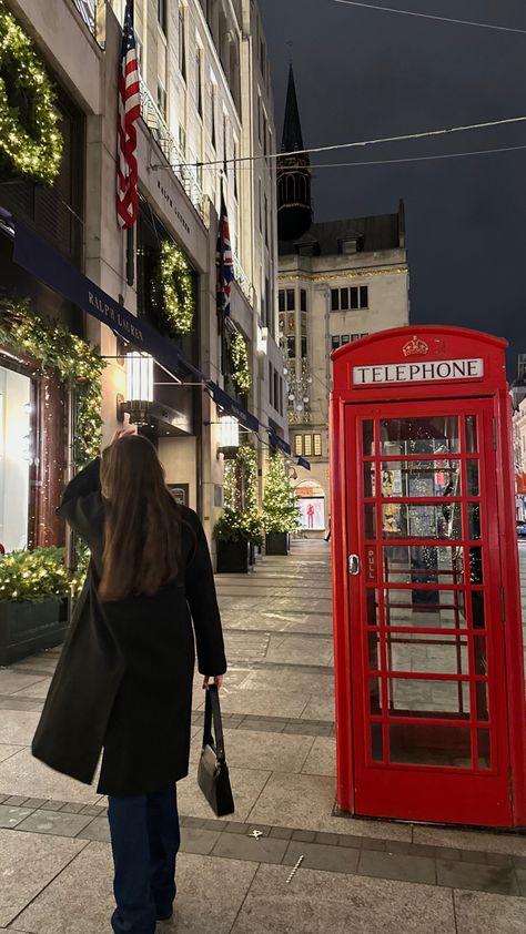 London Asthetics Photos, London Pictures Ideas, Ralphs Coffee, Money Minimalist, London Christmas Lights, Minimalist Fashion Winter, London Streets, Red Telephone Box, Red Telephone