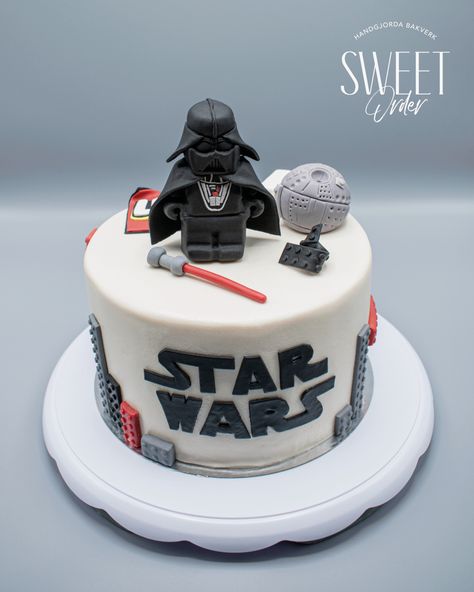 Star Wars Cake For Men, Lego Cake Star Wars, Lego Star Wars Cupcakes, Star Wars Birthday Party Ideas Cake, Lego Star Wars Cake Ideas, Lego Star Wars Birthday Cake, Starwars Cake Simple, Star Wars Theme Cake, Star Wars Birthday Cake For Men