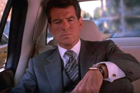 The Thomas Crown Affair, Crown Affair, Rene Russo, Thomas Crown Affair, 80s And 90s Fashion, Pierce Brosnan, Mens Fashion Classic, Gq Magazine, Elegant Man