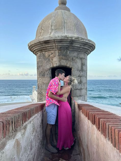 vacation outfits couples 💕 Pink Outfits Men, Vacay Outfits Beach, Puerto Rico Vacation Outfits, Matching Couples Outfits, Maxi Dress Vacation, Beach Puerto Rico, Tropical Vacation Outfits, Puerto Rico Vacation, Couples Outfits