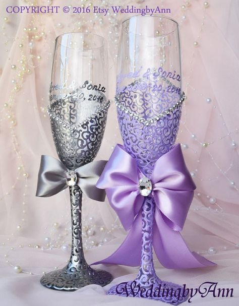 The perfect decoration for the top table at your wedding. An Elegant pair of Silver and Lavender toasting flutes for the bride and groom with a matching cake serving set are hands decorated with an original painting design and Silver and Lavender bows with beautiful High Quality sparkling rhinestone crystals. They look very gently in reality and crystals give beautiful shine! I use just High-Quality Metal Brooches ( Or Crystals) Grade AAA Glass Rhinestone Crystals Glasses will be a luxurious acc Lilac Themed Wedding Table Settings, Lavender Silver Wedding, Lavender And Silver Quinceanera, Lilac And Silver Wedding, Purple Table Settings Wedding, Purple Silver White Wedding Decor, Brindis Quinceanera Purple, Lavender And Silver Wedding, Quince Purple