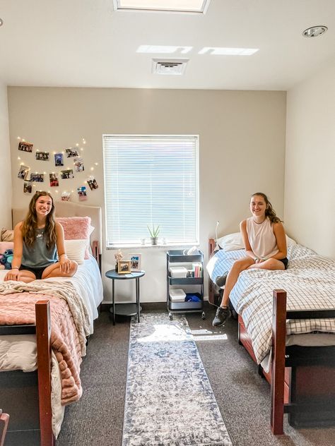 The Best Dorms at BYU for Freshmen: Heritage vs Helaman Halls Byu Heritage Halls Dorm, Byu Dorm Room Ideas, Byu Dorm, Bedroom Ideas College Apartment, College Rooms, Collage Dorm, College Dorm Room Inspiration, Freshman Dorm, Dorm Bathroom