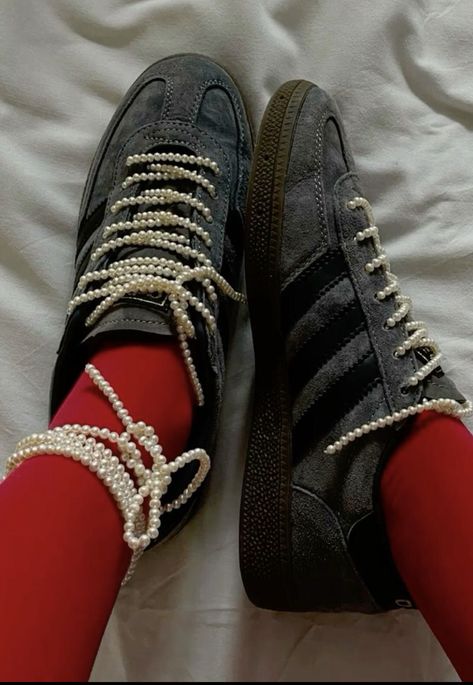 Sneakers Adidas, Adidas Fashion, Red Sneakers, Swag Shoes, Mood Board Fashion, Diy Shoes, Dream Shoes, Looks Style, Style Chic