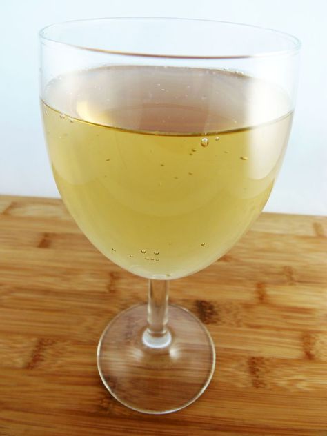 White Wine Substitute, Avoid Alcohol, Different Types Of Wine, Cooking Substitutions, Growing Grapes, Dry White Wine, Cooking Basics, Grape Juice, Cooking Wine