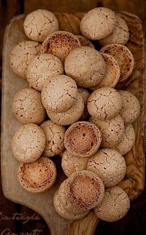 mojewypieki.com Amaretto Cookies, Amaretti Cookie Recipe, Translation Fail, Macaroon Recipe, Almond Macaroons, Amaretti Cookies, Italian Cookie Recipes, Italian Recipes Traditional, Macaroon Recipes