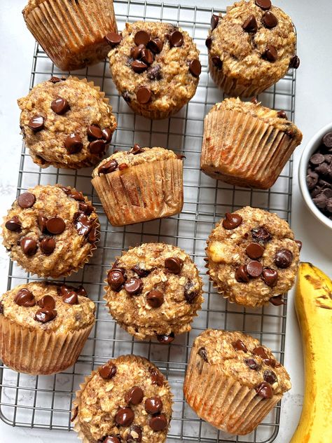 Greek Yogurt Chocolate Chip Oatmeal Muffins (gluten-free) Greek Yogurt Oatmeal Muffins, High Protein Oatmeal Muffins, Nurse Breakfast, Chocolate Chip Muffins Healthy, Healthier Muffins, Muffin Pumpkin, Chocolate Chip Oatmeal Muffins, Rachlmansfield Recipes, Greek Yogurt Banana Muffins