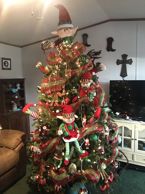 Elf Themed Christmas Tree, Winter Holiday Aesthetic, Themed Christmas Tree, Holiday Aesthetic, Themed Christmas, Christmas Board, Tree Ideas, Christmas Tree Ideas, Christmas Tree Themes