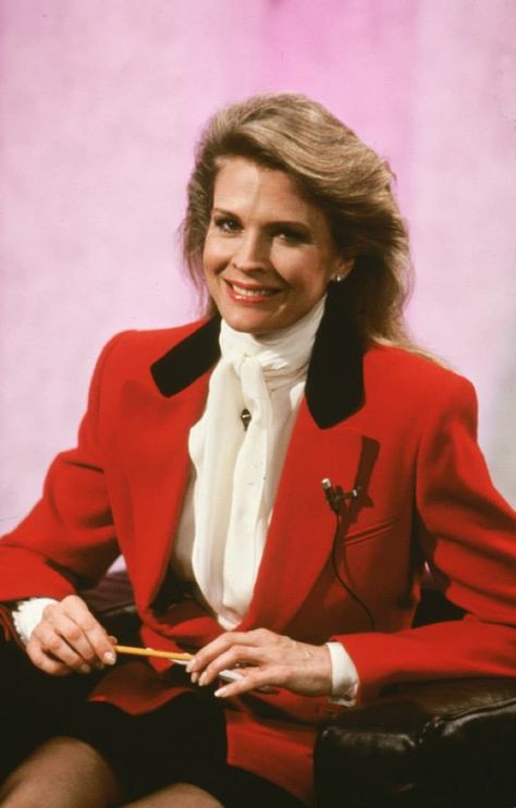 Murphy Brown (Candice Bergen) Extraverted Thinking, Candace Bergen, Geek Chic Outfits, 1980s Tv Shows, 1980s Tv, 1980s Fashion Trends, Boston Legal, Murphy Brown, Candice Bergen