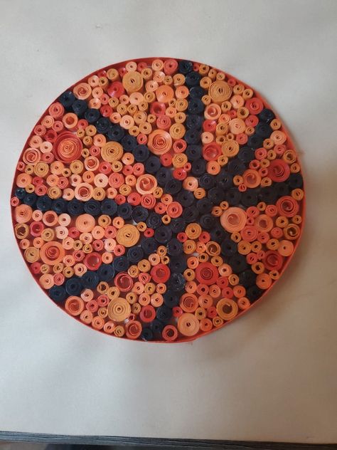 Basketball paper quill Paper Quilling Sculpture, Basketball Paper Crafts, Basketball Crafts Diy, Basketball Diy Gifts, Diy Basketball Gifts, Basketball Gifts For Boyfriend, Basketball Crafts, Quilling Flower Designs, Paper Quilling Cards