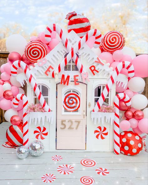 Playhouse. Christmas decor. Kids Christmas. Girl Christmas. Play house diy. DIY holiday decor. Christmas Candy Cane Decorations, Christmas Outdoors, Cardboard Houses, Gingerbread House Parties, Candy Cane Decorations, Christmas Party Themes, Kids Christmas Party, Candyland Party, Christmas Festival