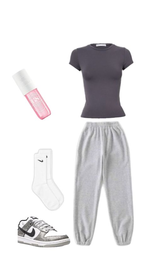 Outfits What To Wear With Nike Sweatpants, Things To Wear With Sweatpants, Sweat Pants Outfit For School, Grey Nike Sweatpants Outfits, Nike Pants Outfit, What To Wear With Grey Sweatpants, How To Style Grey Sweatpants, Sweat Pants Outfit Baddie, Outfits With Grey Sweatpants