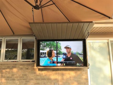 How to Protect Your TV From the Outdoor Elements – DIY Backyard Outdoor Tv Ideas Patio Design, Outdoor Tv Ideas, Tv Cabinet Diy, Outdoor Tv Box, Patio Tv, Outdoor Tv Enclosure, Outdoor Tv Cabinet, Tv Enclosure, Tv Sizes